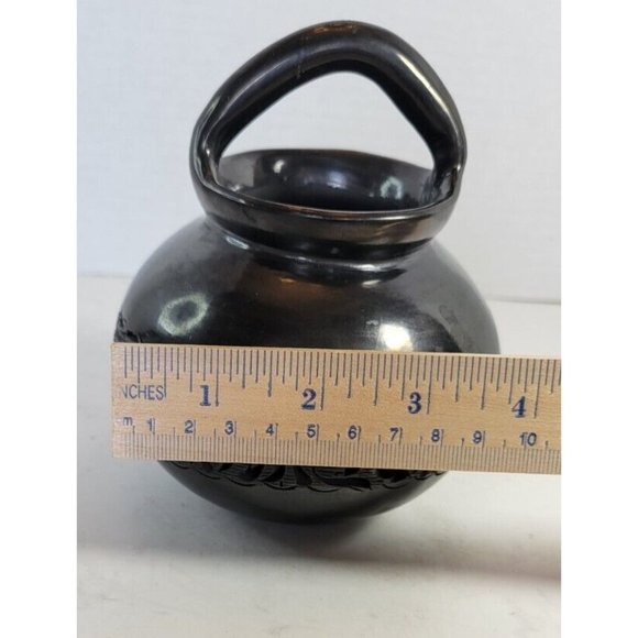 Dona Rosa Oaxaca Mexico Black Pottery Cut Out Handled Pot Signed 5-1/2" Tall - Picture 11 of 11